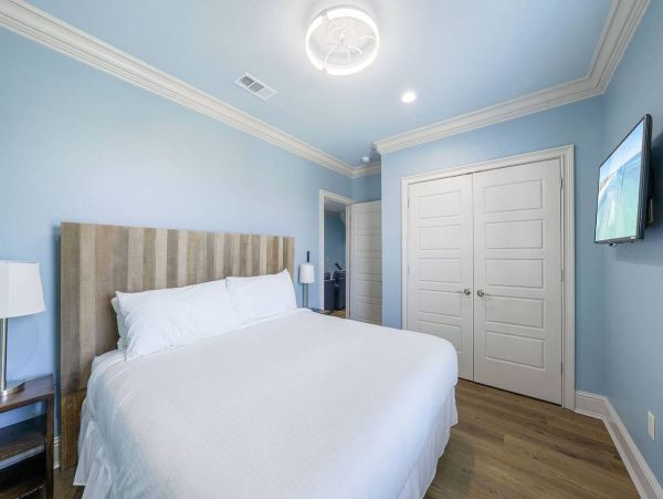 Beautiful Nine Bedroom Crystal Beach Vacation Home Sleeps 24