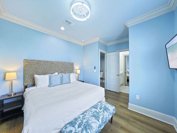 Beautiful Nine Bedroom Crystal Beach Vacation Home Sleeps 24