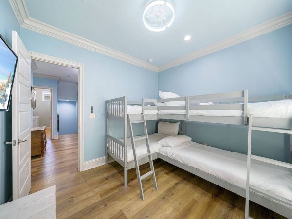 Beautiful Nine Bedroom Crystal Beach Vacation Home Sleeps 24
