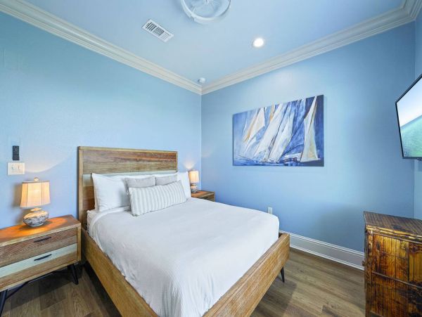 Beautiful Nine Bedroom Crystal Beach Vacation Home Sleeps 24
