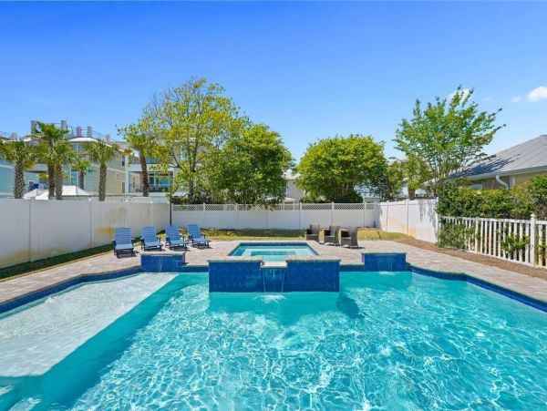 Beautiful Nine Bedroom Crystal Beach Vacation Home Sleeps 24