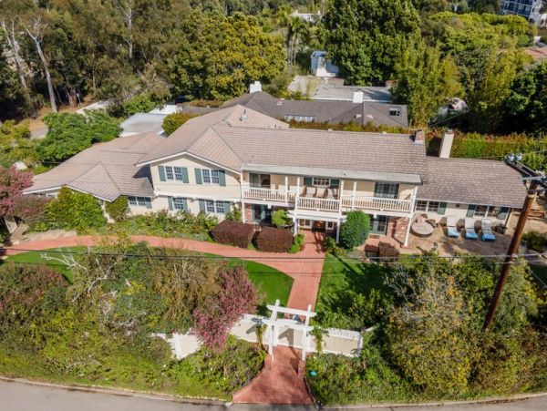 Montecito Vacation Home Sleeps 12 Guests Short Walk to Beach