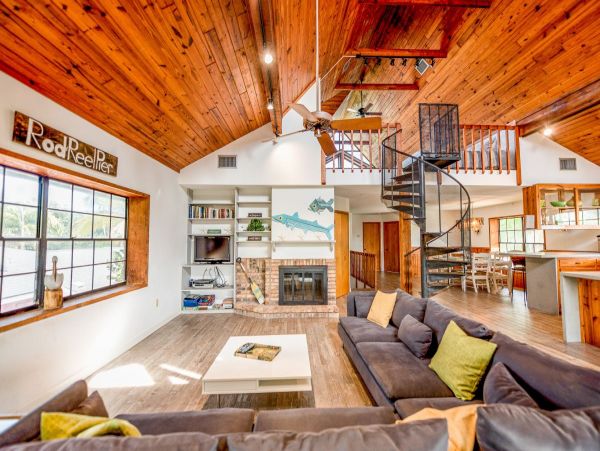 Anna Maria Walk to Beach 2 Bedrooms Plus Loft Home Sleeps 8