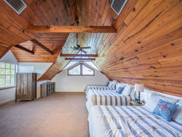 Anna Maria Walk to Beach 2 Bedrooms Plus Loft Home Sleeps 8