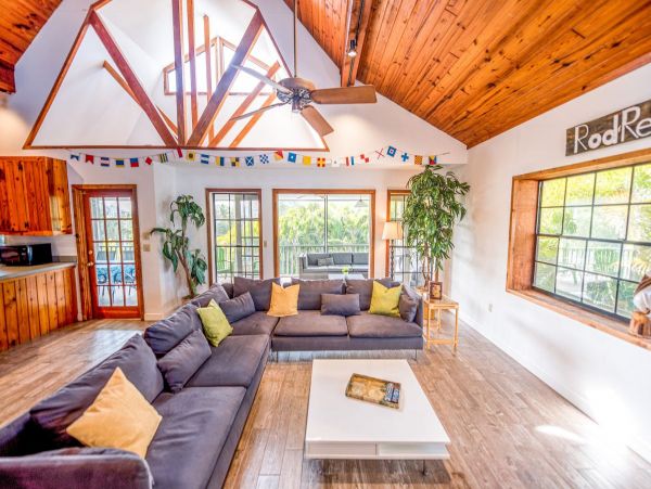 Anna Maria Walk to Beach 2 Bedrooms Plus Loft Home Sleeps 8