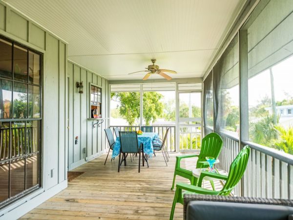 Anna Maria Walk to Beach 2 Bedrooms Plus Loft Home Sleeps 8