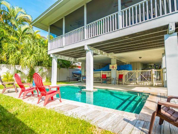 Anna Maria Walk to Beach 2 Bedrooms Plus Loft Home Sleeps 8