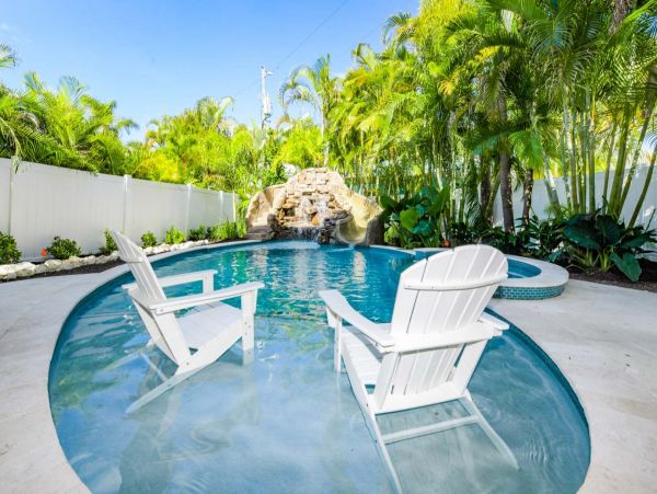 Luxury Siesta Key Five Bedroom Vacation Pool Home Sleeps 15