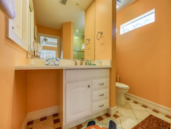 Family Home with Private Pool Sleeps 12 Guests in Captiva