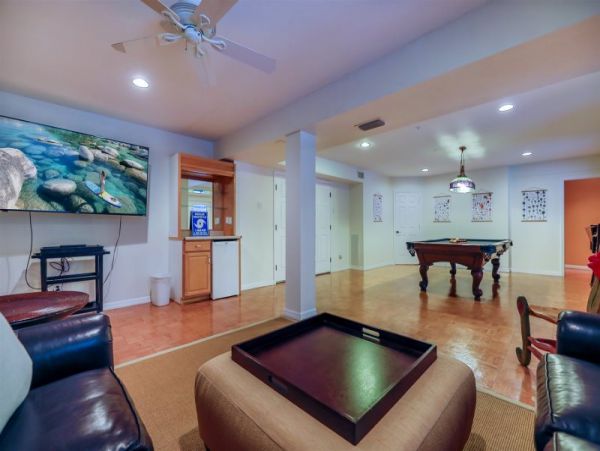 Family Home with Private Pool Sleeps 12 Guests in Captiva