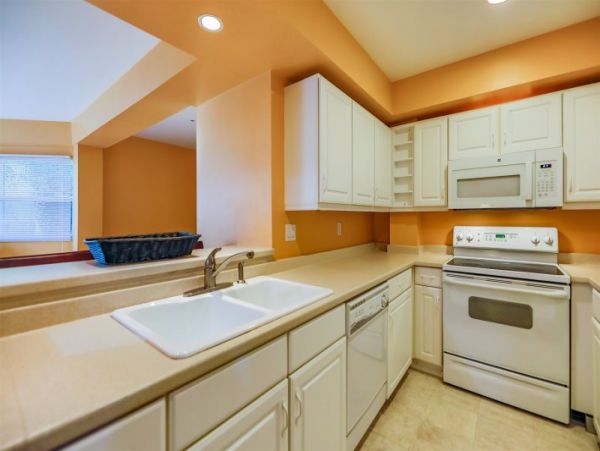 Family Home with Private Pool Sleeps 12 Guests in Captiva