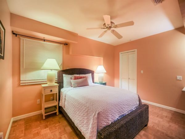 Family Home with Private Pool Sleeps 12 Guests in Captiva