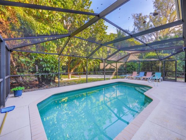 Family Home with Private Pool Sleeps 12 Guests in Captiva