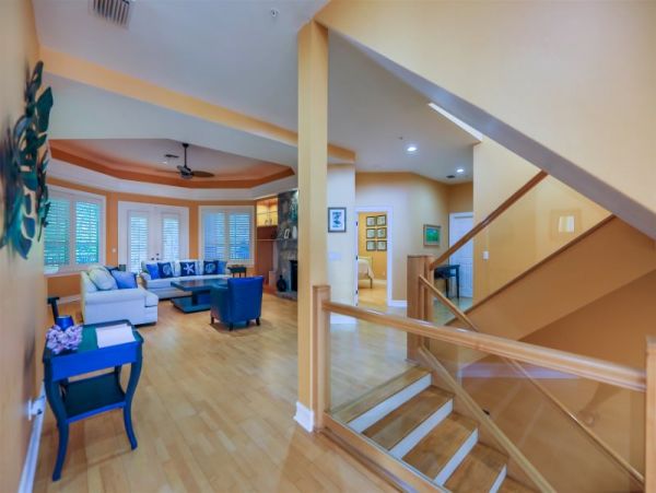 Family Home with Private Pool Sleeps 12 Guests in Captiva
