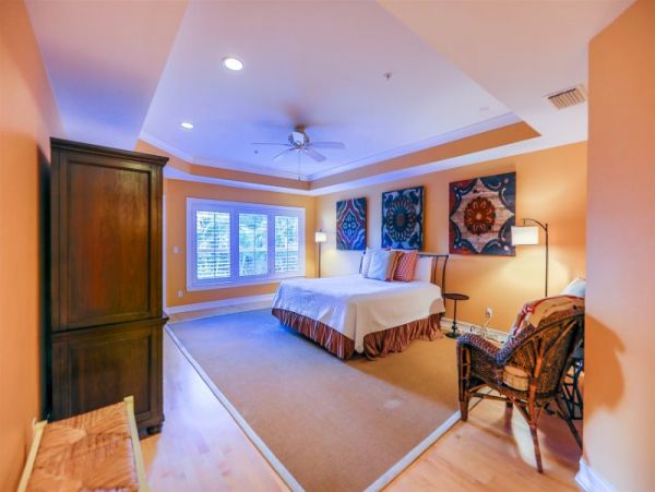 Family Home with Private Pool Sleeps 12 Guests in Captiva