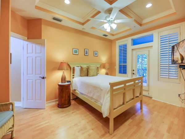Family Home with Private Pool Sleeps 12 Guests in Captiva