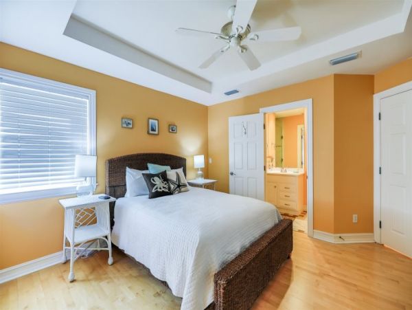 Family Home with Private Pool Sleeps 12 Guests in Captiva
