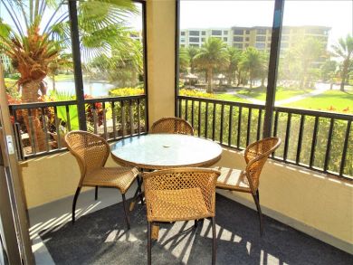 Siesta Key Vacation Rental Three Bedrooms Walk Out to Beach