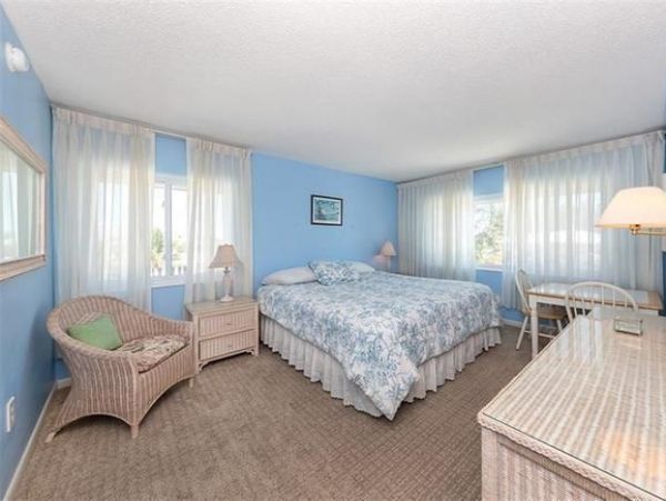 Holmes Beach 2 Bedroom Condo with Views of The Gulf