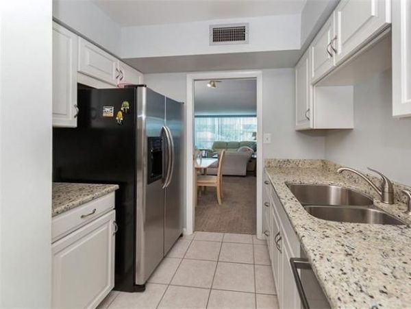 Holmes Beach 2 Bedroom Condo with Views of The Gulf
