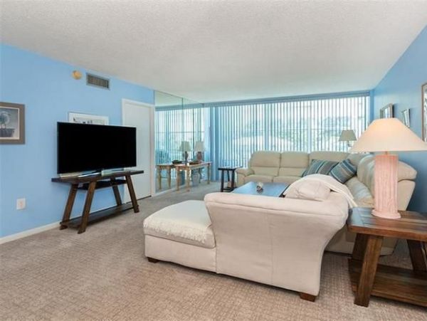 Holmes Beach 2 Bedroom Condo with Views of The Gulf