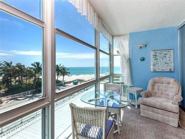 Holmes Beach 2 Bedroom Condo with Views of The Gulf