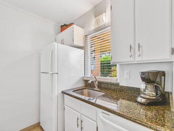 Lahaina Maui One Bedroom Unit Sleeps Four Guest
