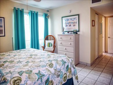 Bradenton Beach Vacation Condo Sleeps Six Guests