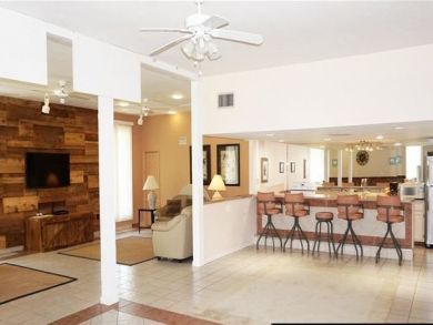 Bradenton Beach Vacation Condo Sleeps Six Guests