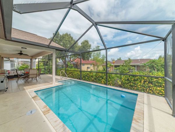 Short Walk to Beach Marco Island Vacation Home Private Pool