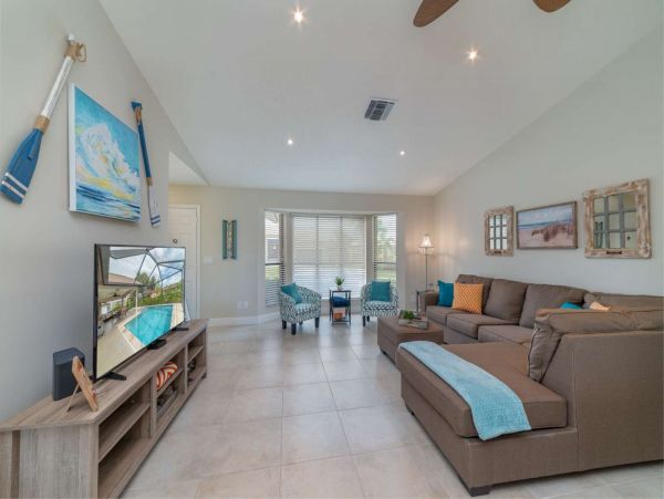 Short Walk to Beach Marco Island Vacation Home Private Pool