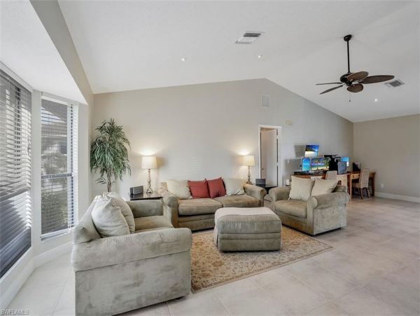 Short Walk to Beach Marco Island Vacation Home Private Pool