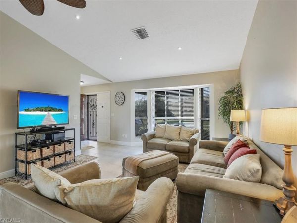 Short Walk to Beach Marco Island Vacation Home Private Pool
