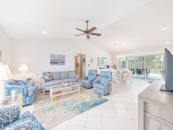 Marco Island Vacation Home Caged Pool & Short Walk to Beach