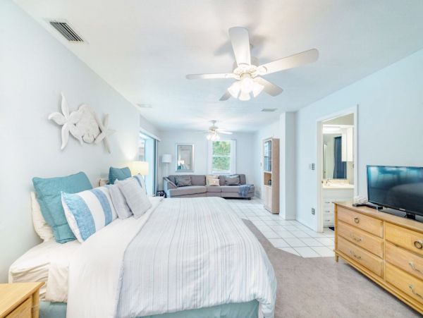 Marco Island Vacation Home Caged Pool & Short Walk to Beach