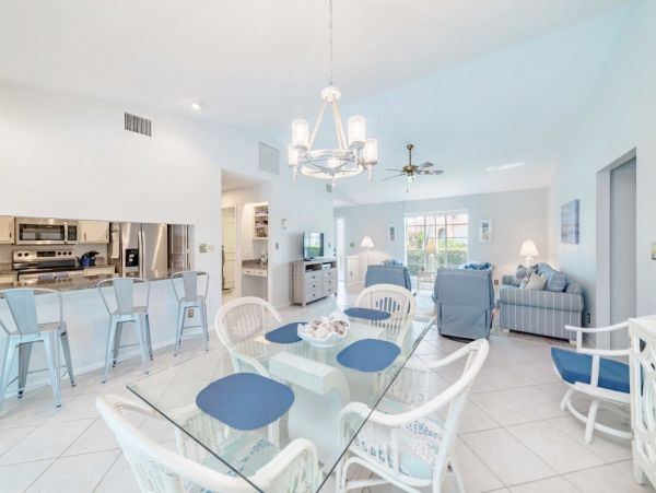 Marco Island Vacation Home Caged Pool & Short Walk to Beach
