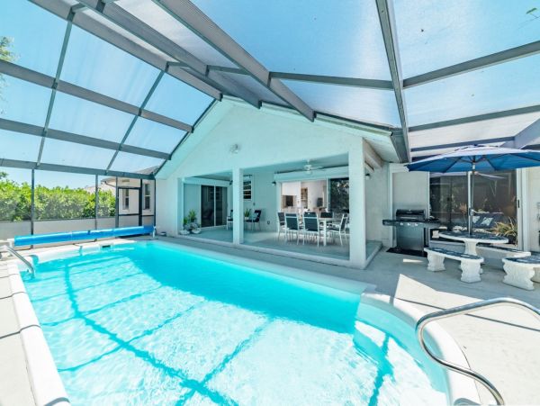Marco Island Vacation Home Caged Pool & Short Walk to Beach