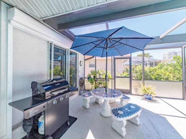 Marco Island Vacation Home Caged Pool & Short Walk to Beach