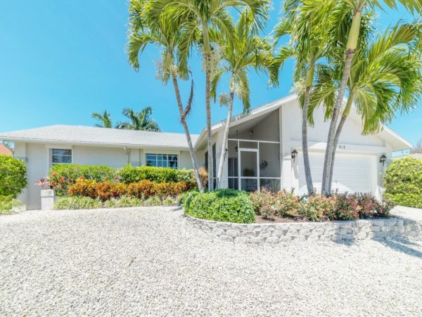 Marco Island Vacation Home Caged Pool & Short Walk to Beach