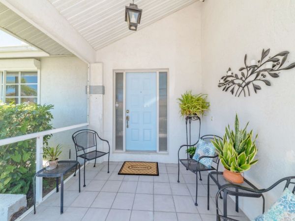 Marco Island Vacation Home Caged Pool & Short Walk to Beach