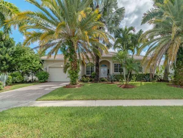 Marco Island Three Bedroom Plus Den Makes Four!