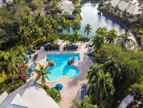 Naples Florida Vacation Rental | Lakefront Condo with Pool & Balcony