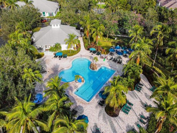 Naples Florida Vacation Rental | Lakefront Condo with Pool & Balcony