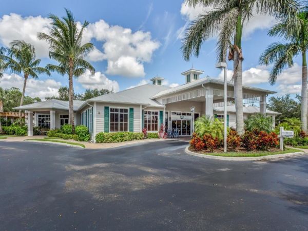 Naples Florida Vacation Rental | Lakefront Condo with Pool & Balcony