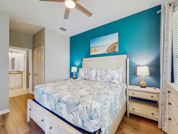 Naples Florida Vacation Rental | Lakefront Condo with Pool & Balcony