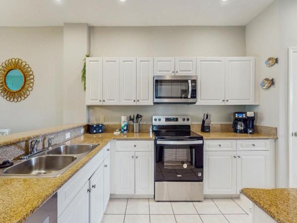 Naples Florida Vacation Rental | Lakefront Condo with Pool & Balcony