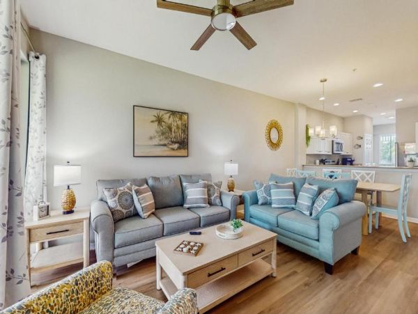 Naples Florida Vacation Rental | Lakefront Condo with Pool & Balcony