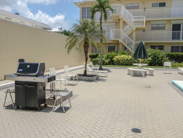 Naples Luxury 2 Bedroom Vacation Condo Walk To Beach