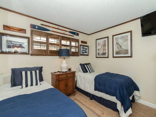 Naples Luxury 2 Bedroom Vacation Condo Walk To Beach