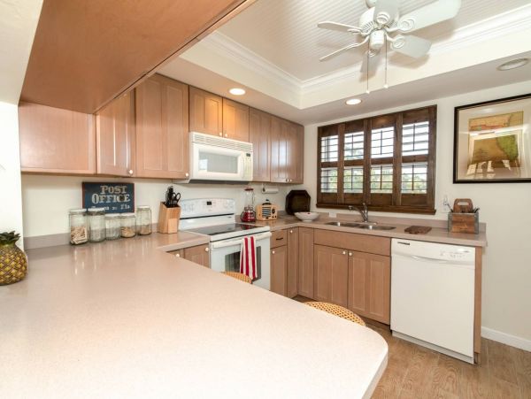 Naples Luxury 2 Bedroom Vacation Condo Walk To Beach